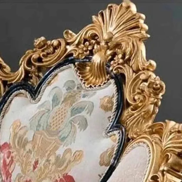 طقم كنب كلاسيك ذهبي