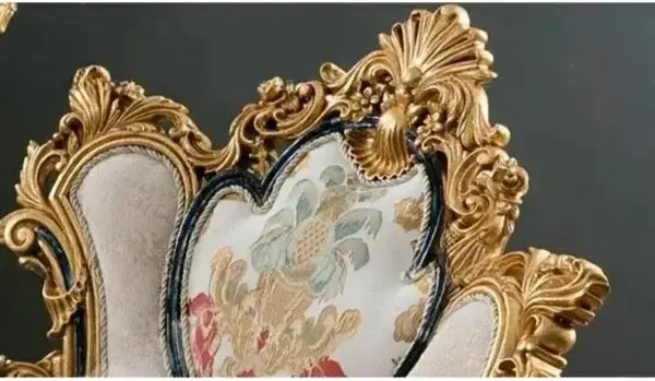 طقم كنب كلاسيك ذهبي