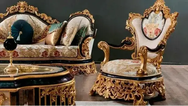 طقم كنب كلاسيك ذهبي