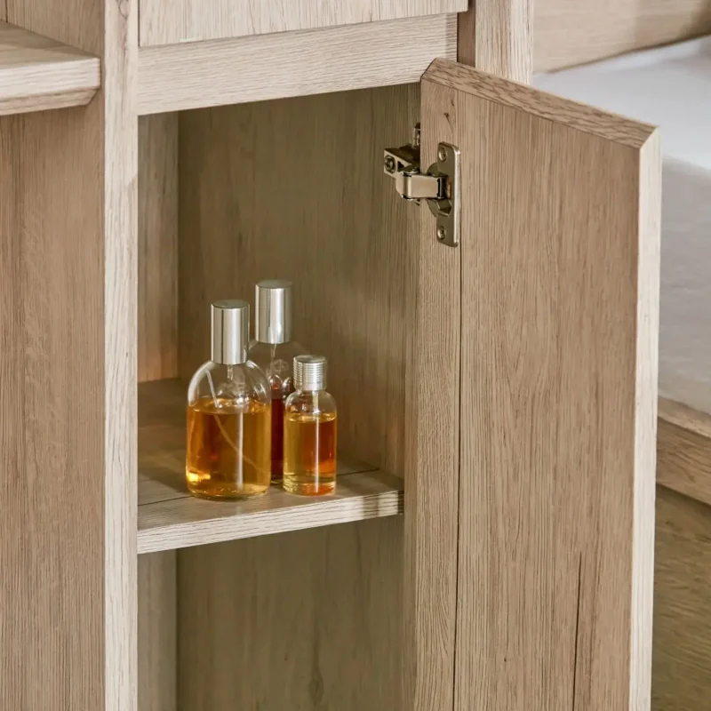 طاولة تسريحة بسيطة مع مرأة