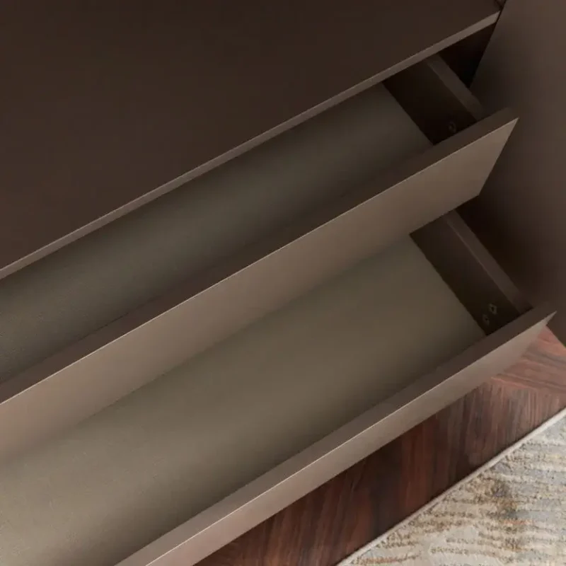 خزانة ملابس بـ ستة أبواب وأدراج مميزة