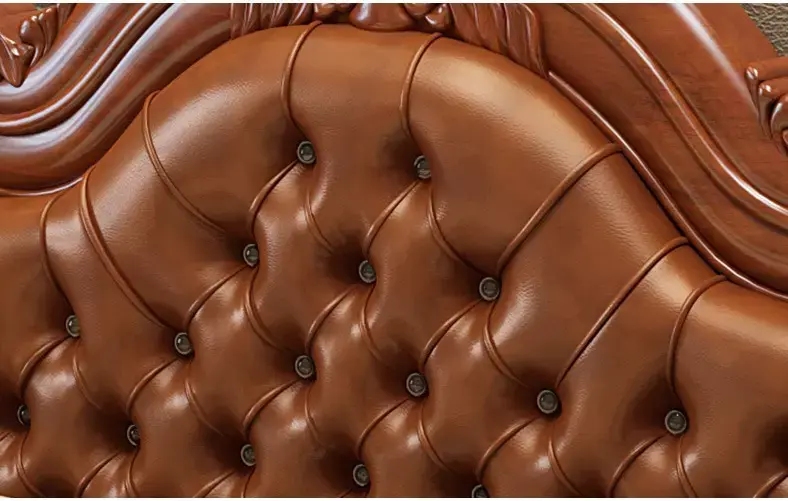 سرير غرفة نوم مع كمودينة بتصميم ملكي