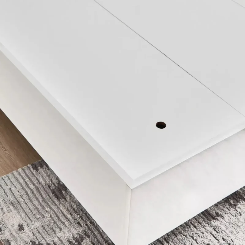 سرير فردي بتصميم مبطن بالظهر