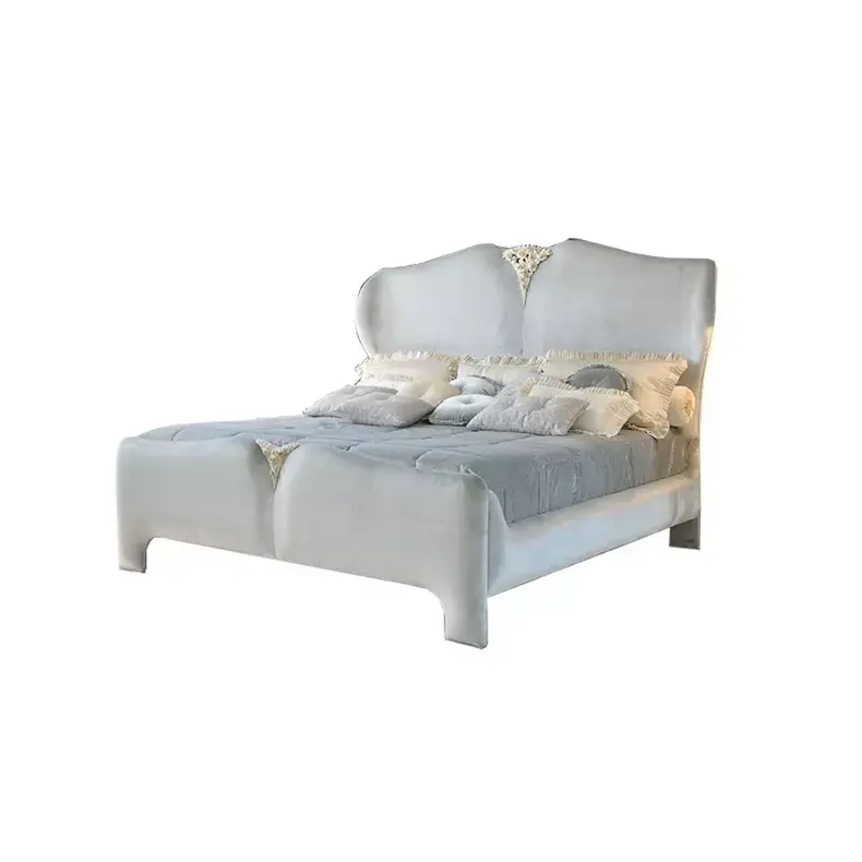 سرير ابيض كلاسيك