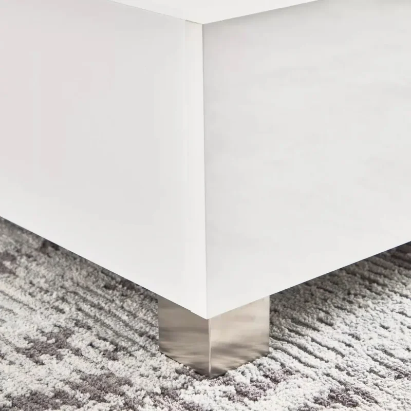 سرير فردي بتصميم مبطن بالظهر