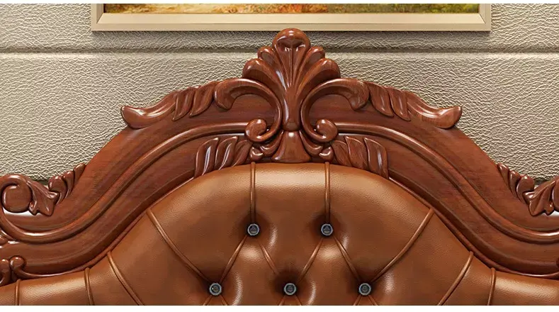 سرير غرفة نوم مع كمودينة بتصميم ملكي