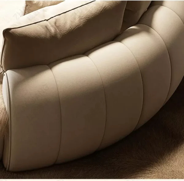 سرير غرفة نوم بتصميم دائري