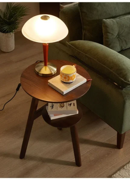 طاولة قهوة خشبي بتصميم بسيط