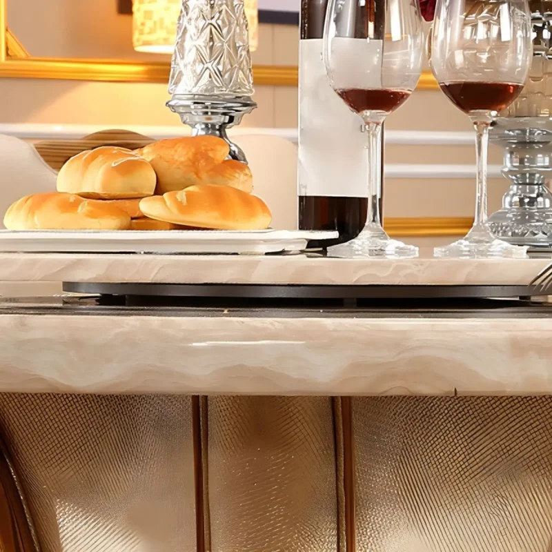 طاولة طعام رخامية دائرية مع كراسي كلاسيكية
