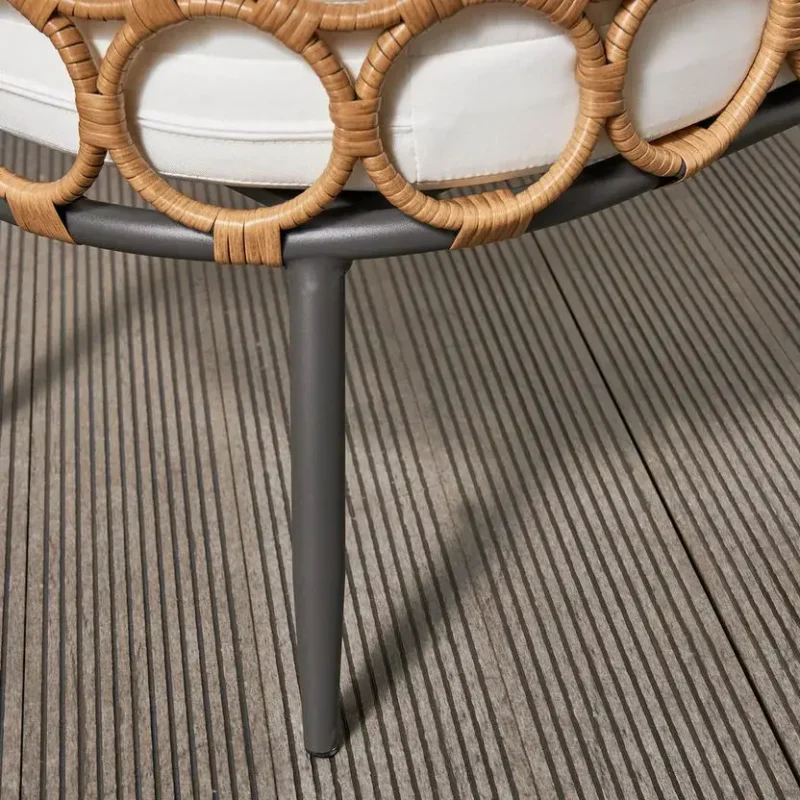 كرسي للمساحات الخارجية