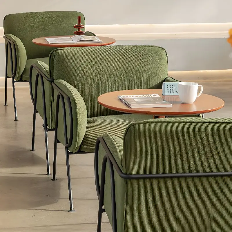 كرسي جلوس مودرن بذراعين من تصميم عتيق