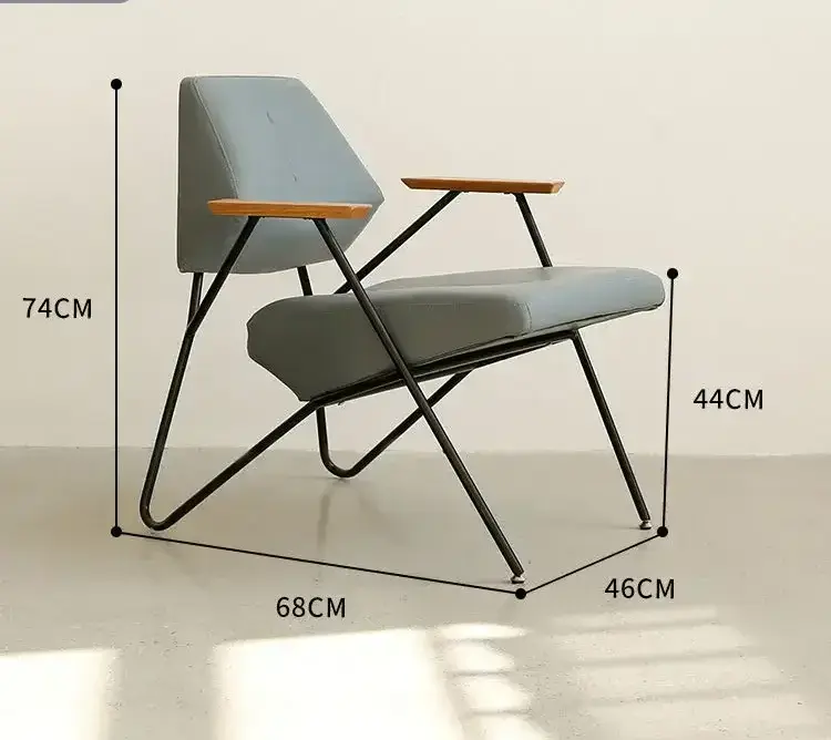 كرسي خشب مفرد بتصميم حديث