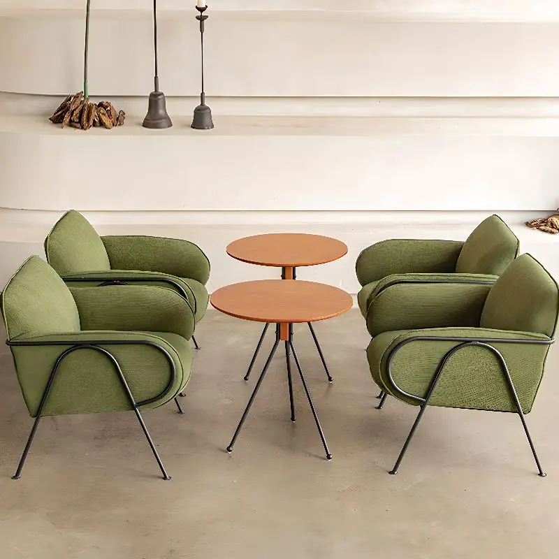 كرسي جلوس مودرن بذراعين من تصميم عتيق