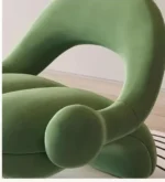 كرسي مفرد من تصميم مميز