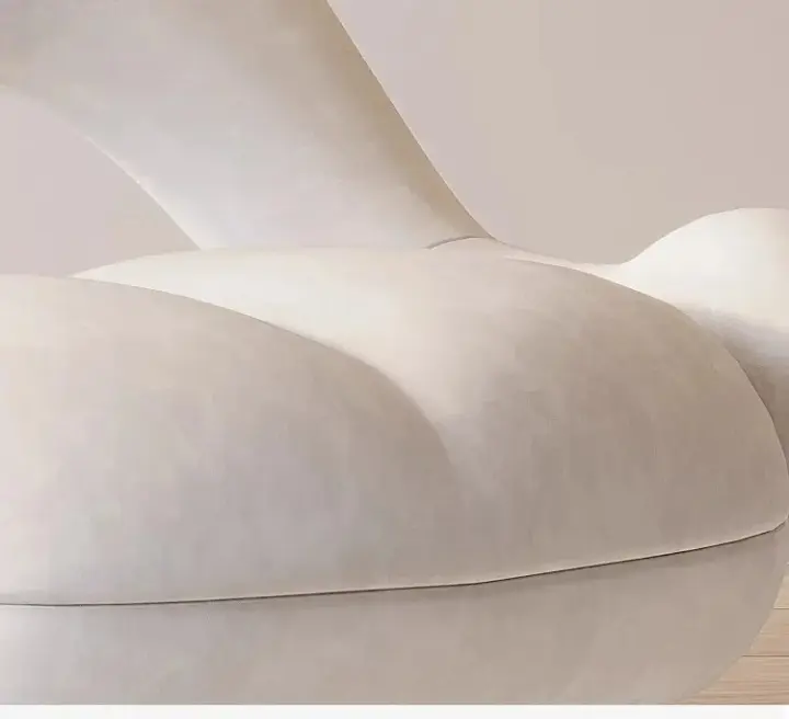 كرسي مفرد من تصميم مميز