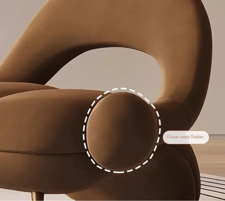 كرسي مفرد من تصميم مميز