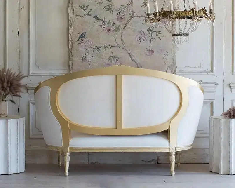 كنب كلاسيكي بتصميم ملكي مميز و فخم