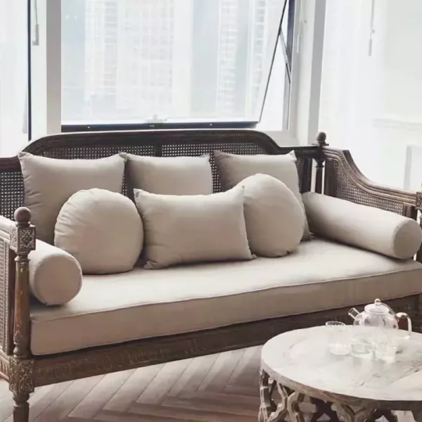 كنب مصمم من خشب راتان مميز و صلب