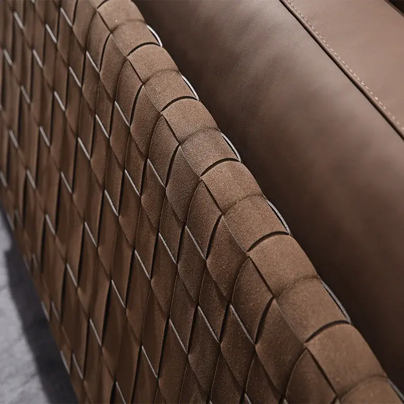 كنب زاوية بني مصممة بتفاصيل عصرية