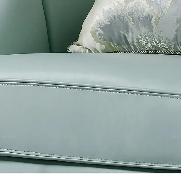 كنب كلاسيك بتطريز يدوي