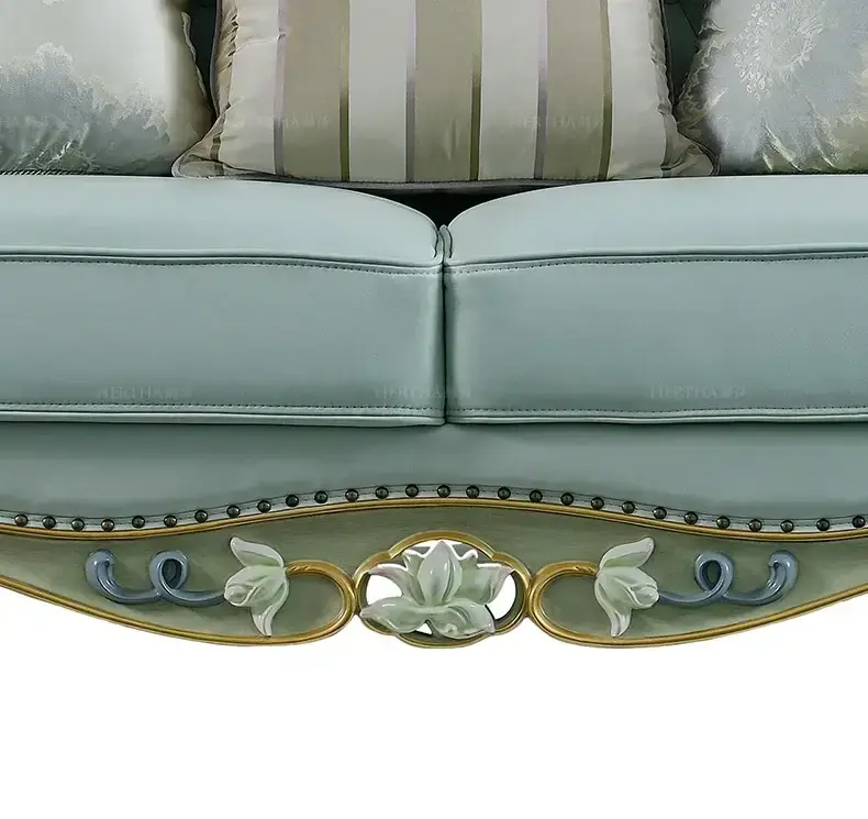 كنب كلاسيك بتطريز يدوي