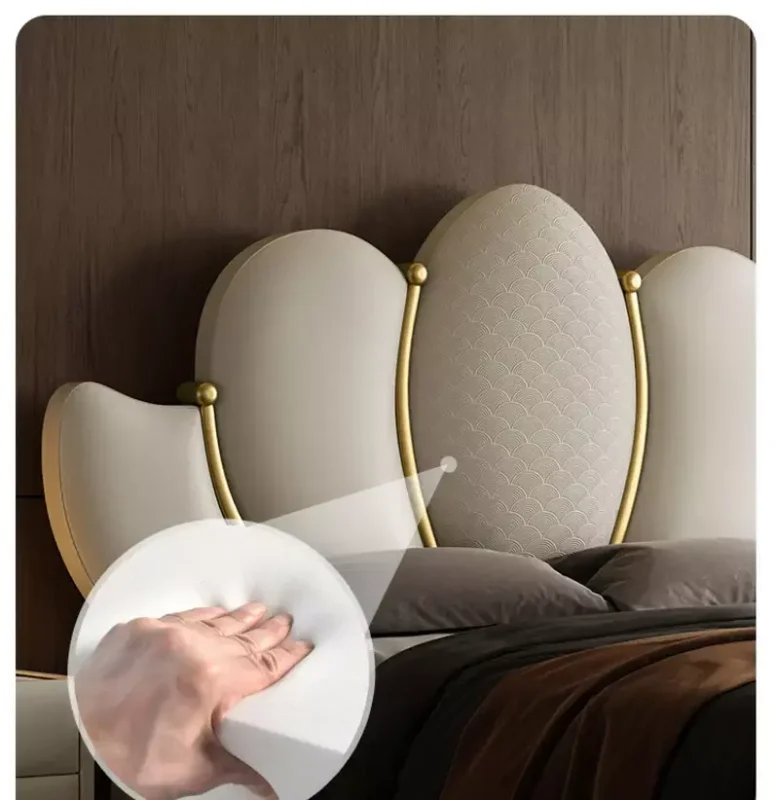 سرير غرفة نوم مع كمودينة بتصميم فاخر