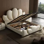 ⁦سرير غرفة نوم مع كمودينة بتصميم فاخر⁩ - الصورة ⁦5⁩