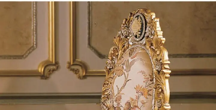 طاولة طعام من تصميم ملكي 