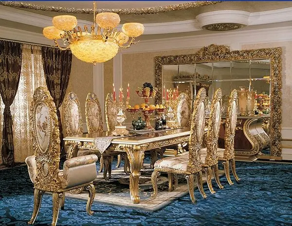 طاولة طعام من تصميم ملكي