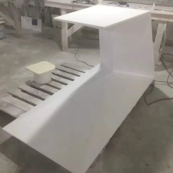 طاولة مكتب بتصميم ابداعي