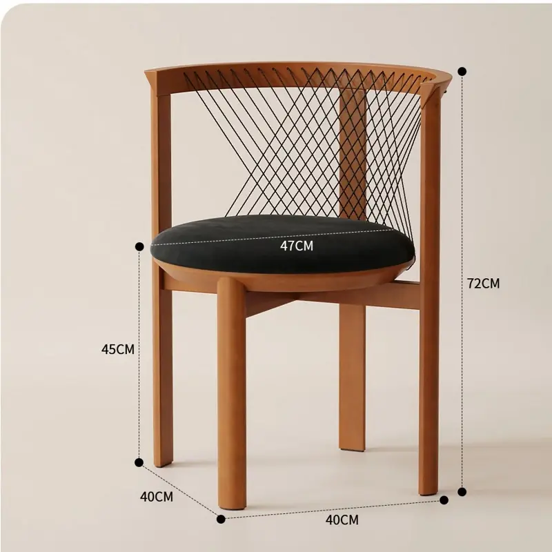 كرسي طاولة طعام بتصميم بسيط