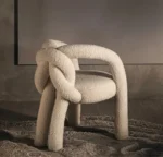 كرسي مفرد بمساند ذراعين بتصميم متخلف