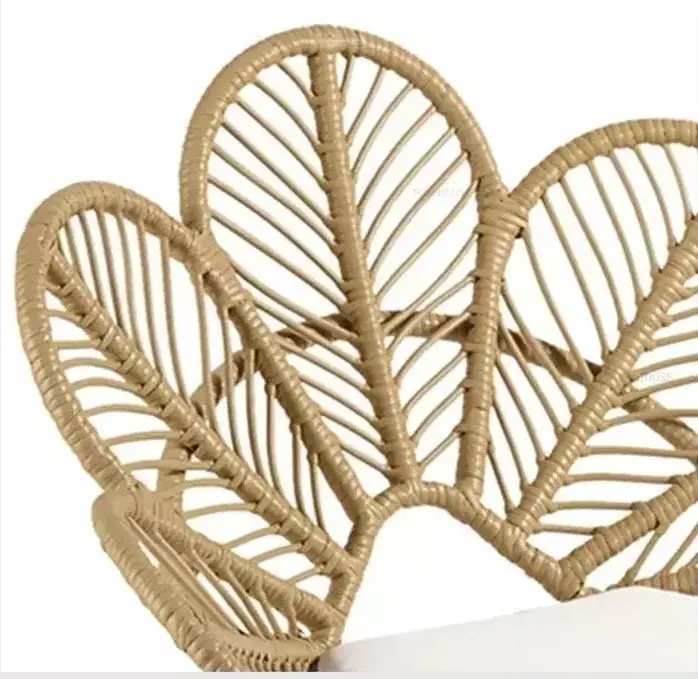 كرسي مفرد خشب على شكل طاووس