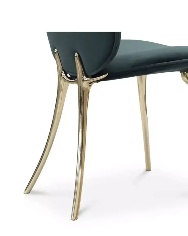 كرسي طاولة طعام بتصميم أنيق ومميز