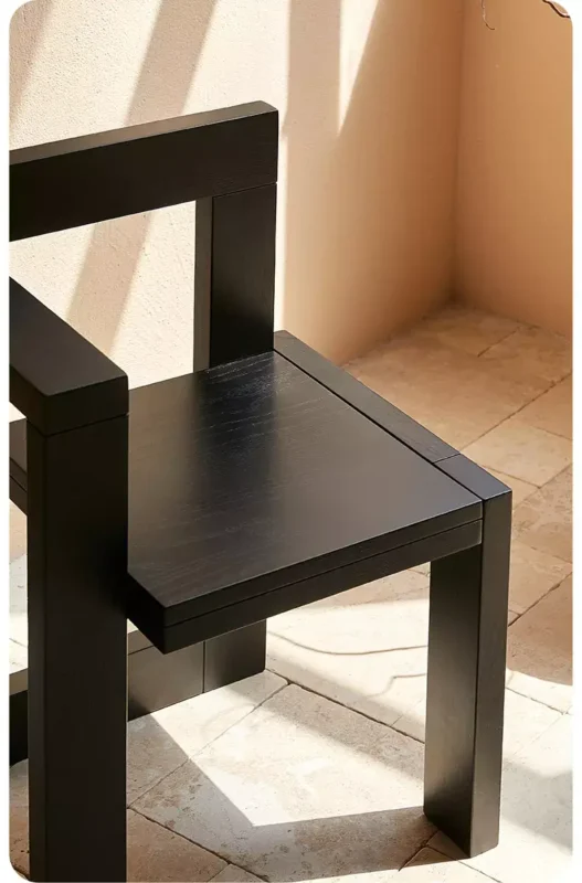 كرسي مفرد بتصميم اسكندافي