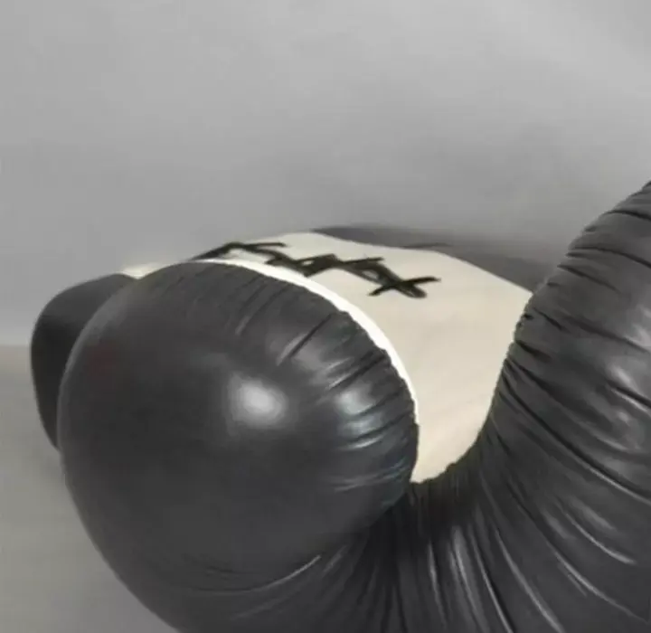 كنب استرخاء شكل قفاز