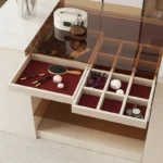 خزانة ملابس بيضاء مودرن مع أدراج وأبواب