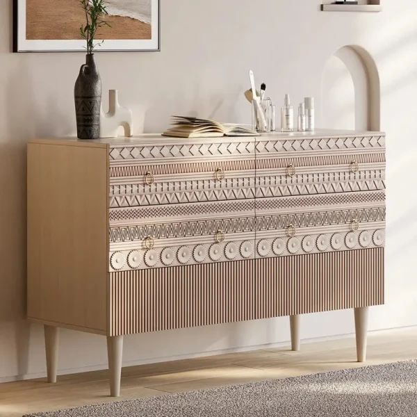 خزانة لغرفة النوم بتصميم مزخرف