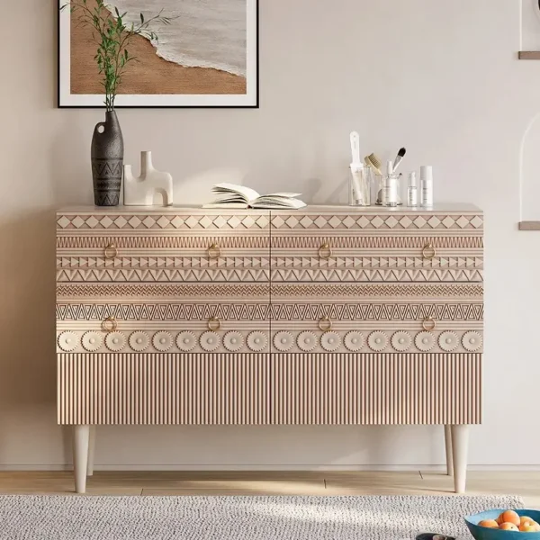 خزانة لغرفة النوم بتصميم مزخرف