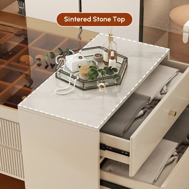 خزانة ملابس بيضاء مودرن مع أدراج وأبواب