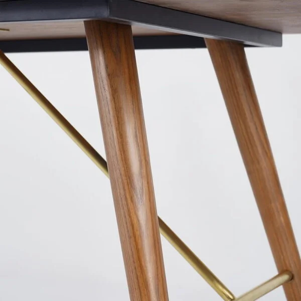 طاولة طعام خشبية بطراز اسكندافي