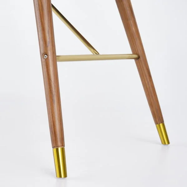 طاولة طعام خشبية بطراز اسكندافي