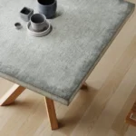 طاولة طعام خشب على شكل مربع