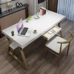 طاولة مكتب بتصميم عصري