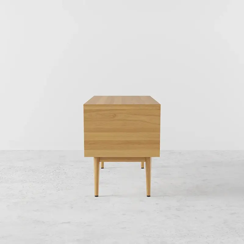 طاولة مكتب خشبي بتصميم عصري