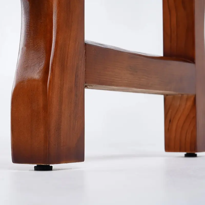 طاولة مكتب خشبي بتصميم عصري