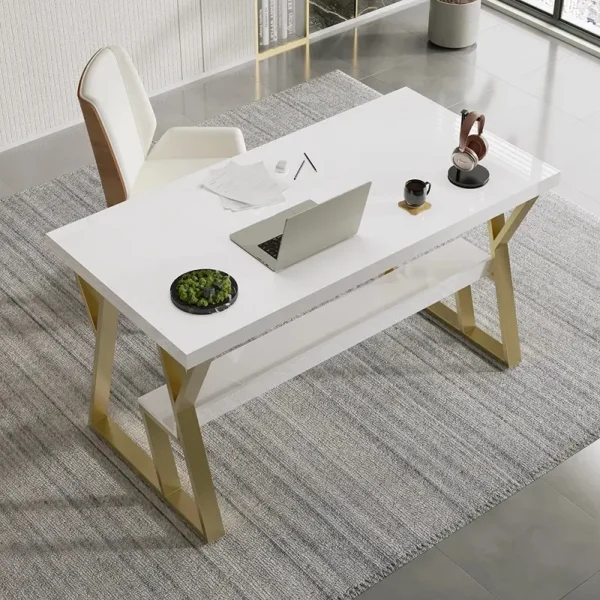 طاولة مكتب بتصميم عصري