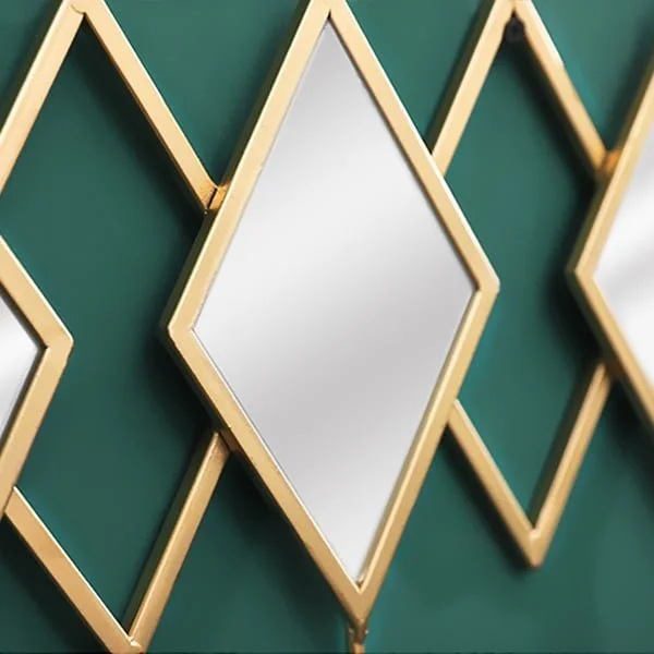 علاقة ملابس فاخرة مثبتة على الحائط للمداخل