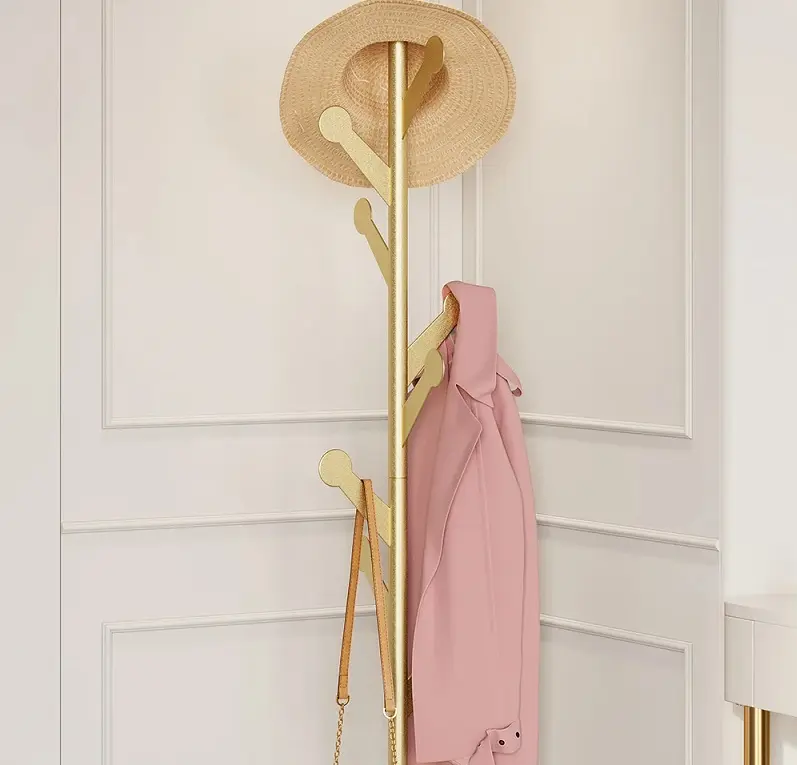 علاقة ملابس رخامية بتصميم فاخر لغرفة النوم