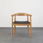 كرسي طاولة طعام بمساند للذراعين